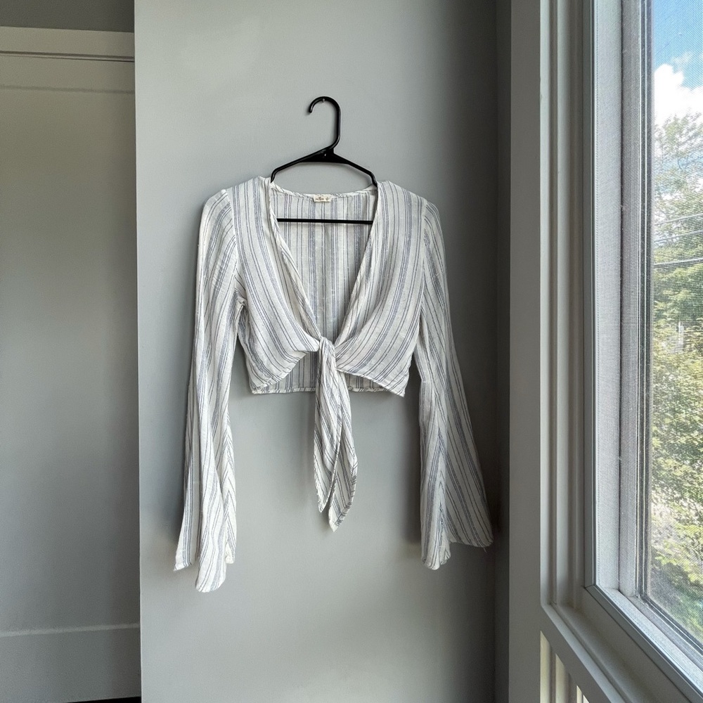 Hollister Long Sleeve Crop Top Size: S